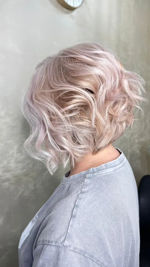 Koloryzacja rose gold — falowany bob, Salon Fryzur AR Tarnów